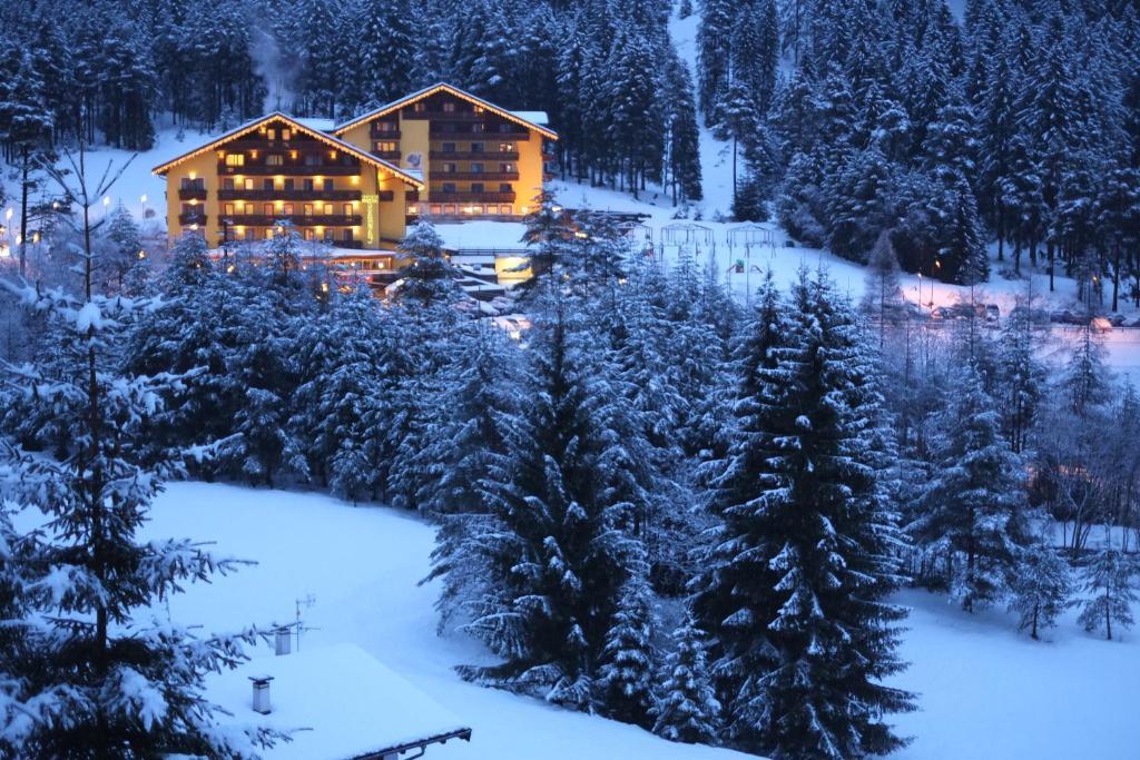 Hotel Shandranj Tesero Exterior foto